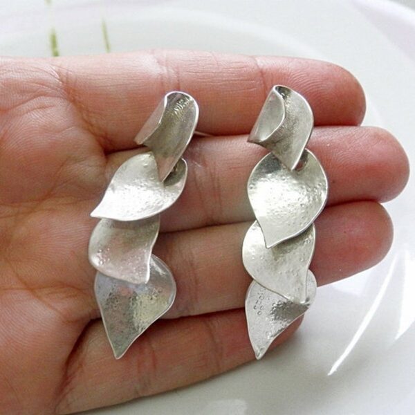 Long silver earrings, Silver drop earrings, Dangle Silver earrings, Hammered earrings, Leaves earrings, Rain drops