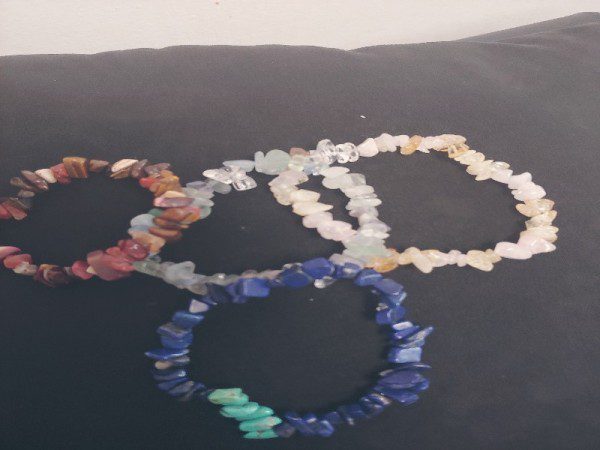 Lot Of 4 Gemstone Chip Bracelets - Image 4
