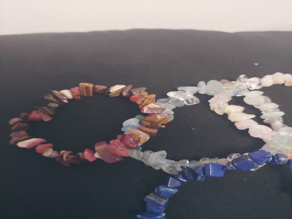 Lot Of 4 Gemstone Chip Bracelets - Image 5