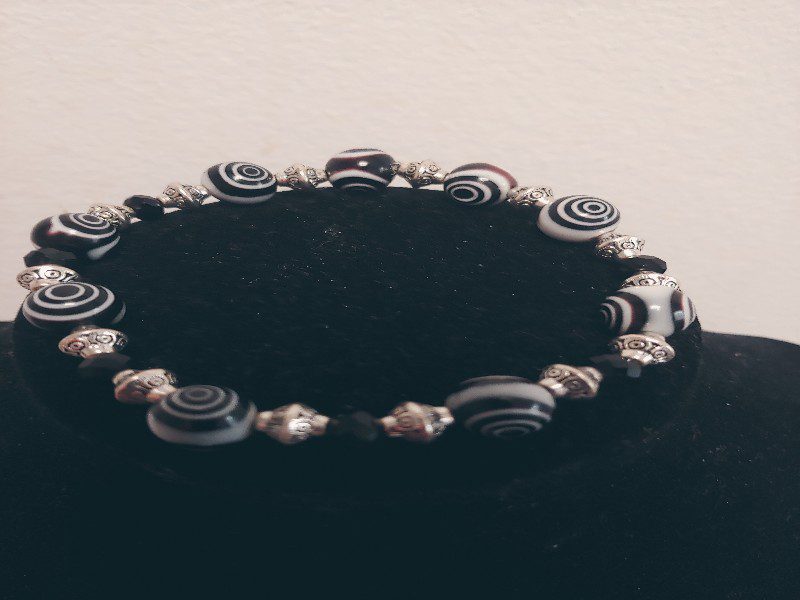 Black Doted Glass Beaded Bracelet - Image 3