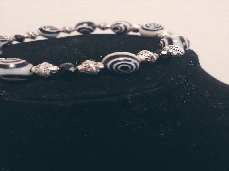 Black Doted Glass Beaded Bracelet - Image 5