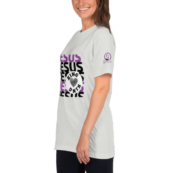Jesus is the King of my Heart T-Shirt - Image 11
