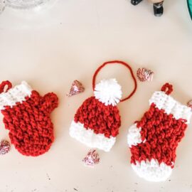 mini crochet cottage ornament set