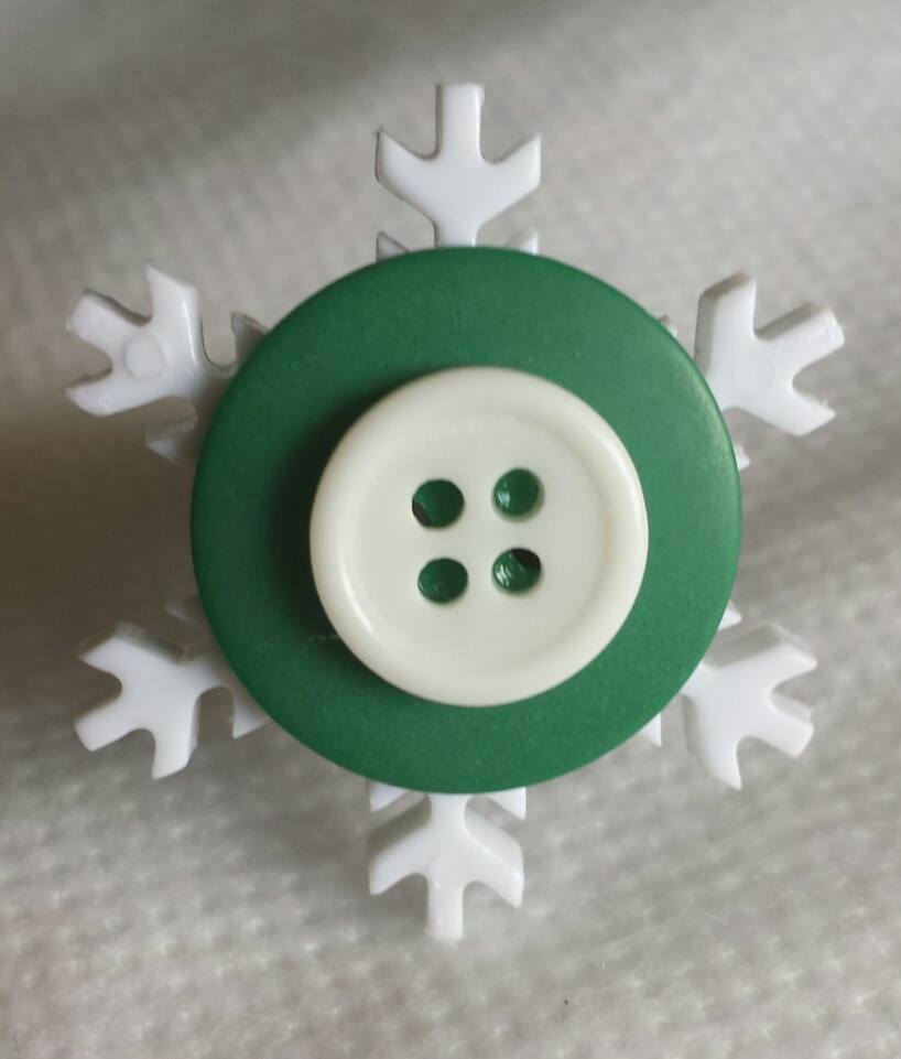 Snowflake Green White Button Ring