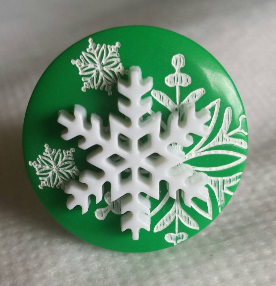 Green Snowflake Snowfall Button Ring