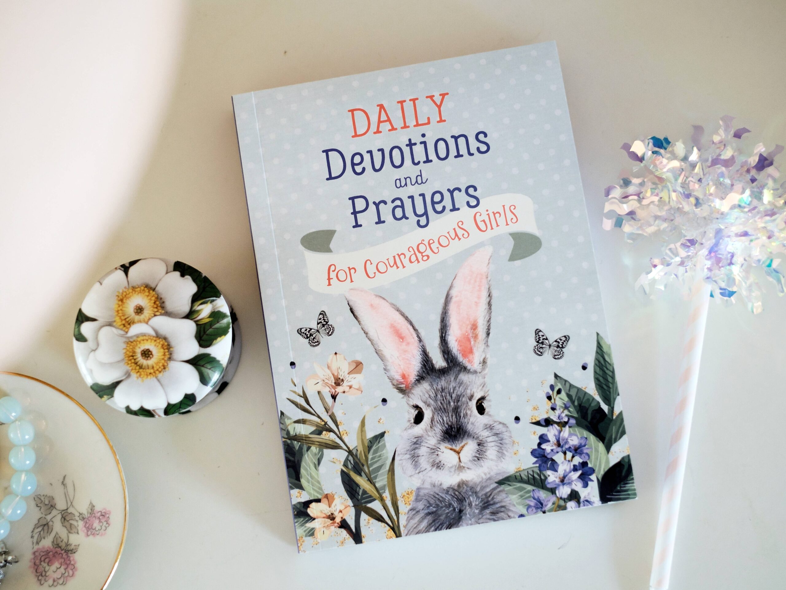 Daily Devotions and Prayers for Courageous Girls